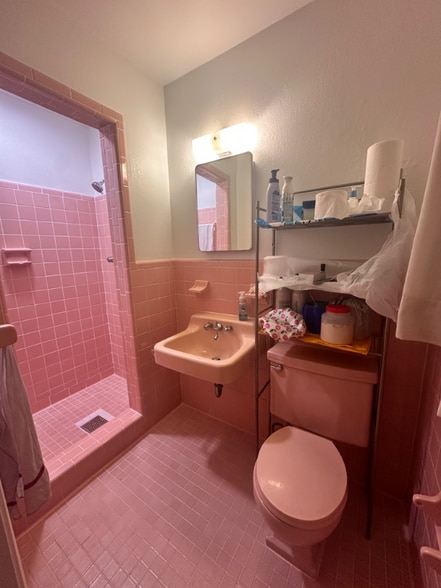 Building Photo - 538 Hillview Rd