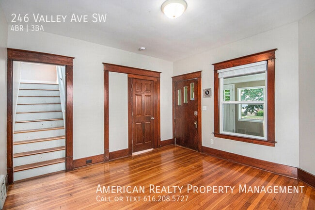 Building Photo - 246 Valley Ave SW