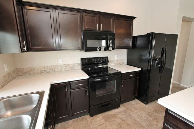 Building Photo - Clean Single-Level Home