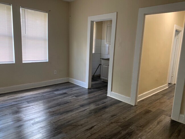 Building Photo - 1135 SW 6th St