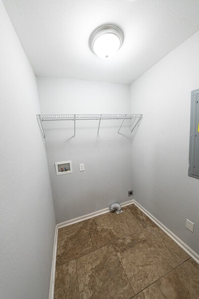 Building Photo - 1532B Katherine St NW