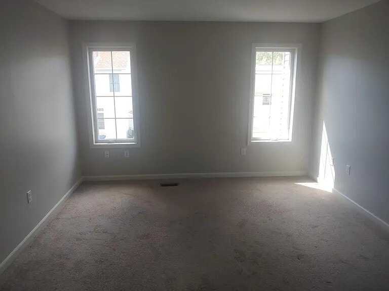 Building Photo - 658 S Keyser Ave