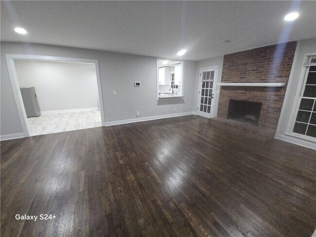 Building Photo - 1670 Christian Cir SE