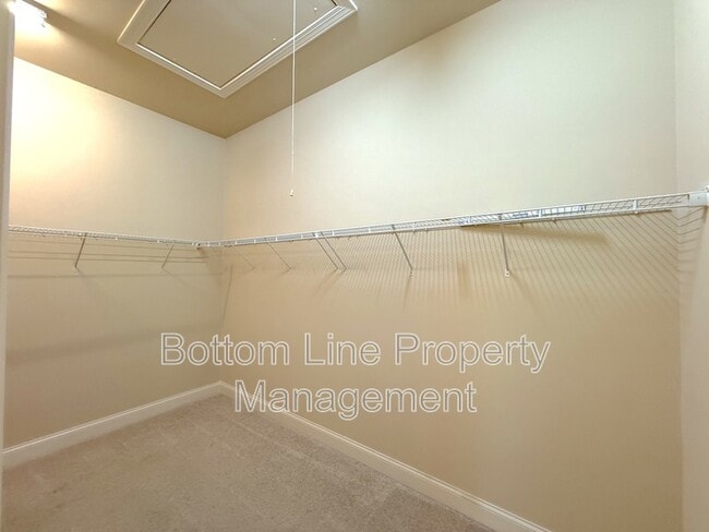 Building Photo - 9006 Blue Ridge Dr