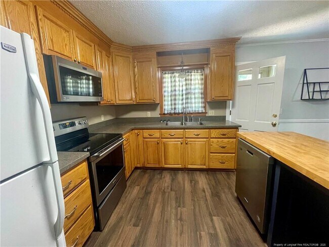 Building Photo - 41 Hillcrest Dr