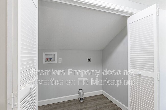 Building Photo - 4108 N Mersington Ave