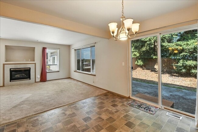Building Photo - 3bd/2.5ba Everett Duplex