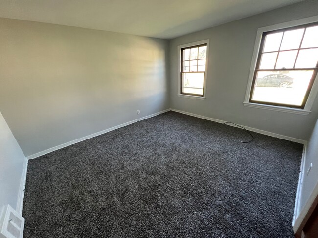 Main Bedroom - Englewood Avenue Apartments