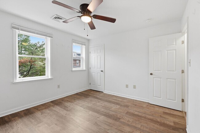 Building Photo - Cozy 2 Bedroom House Available Now!