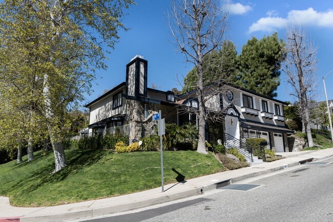 Building Photo - 2937 Deep Canyon Dr
