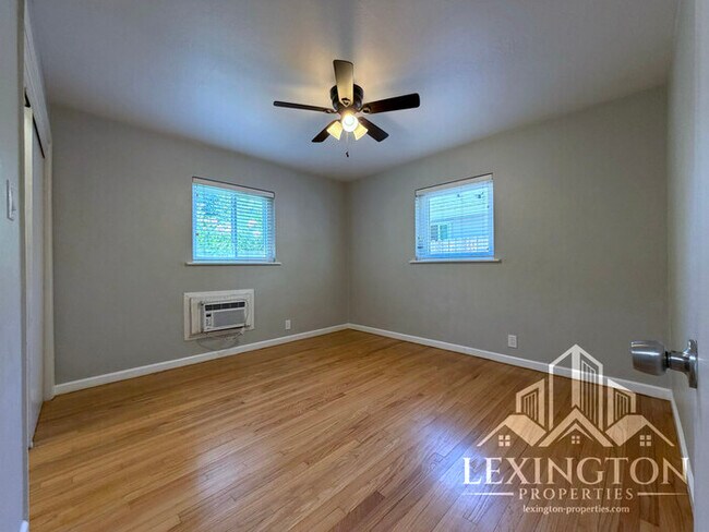 Building Photo - Charming 2 Bedroom Home with Large Backyard & Garage
