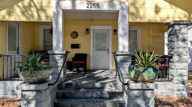 Building Photo - 2255 1st Ave N