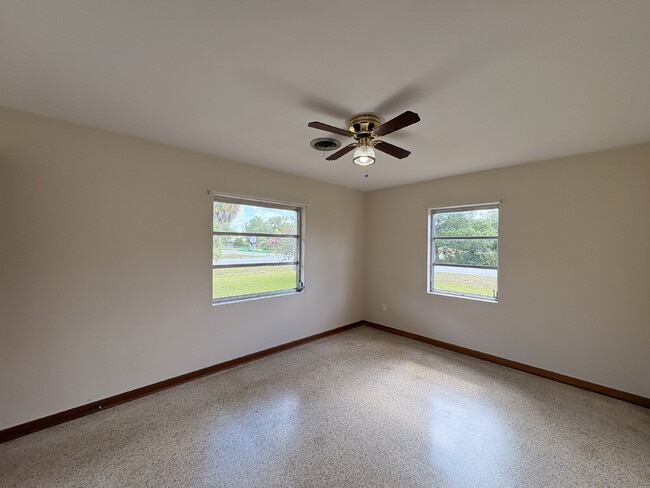 Building Photo - Ready to move-in 2-bedroom, 2-bath residence in the heart of Summerfield!