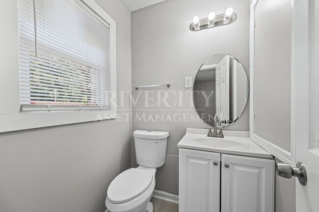 Building Photo - Big 4 bedroom, 1-Bathroom Home In Frayser!...