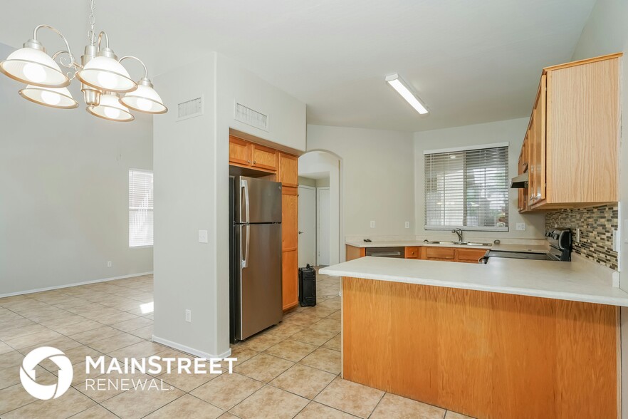 Building Photo - 11430 W Yuma St