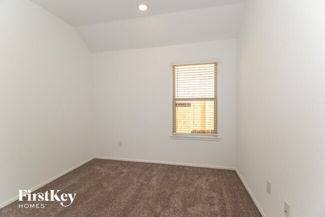 Building Photo - 3037 Newcastle Crst Ln