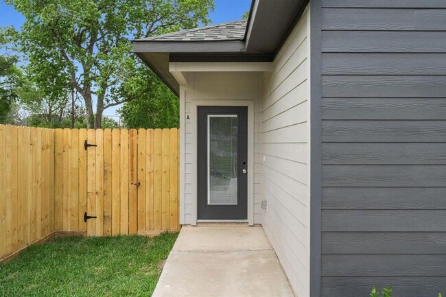 Building Photo - 1026 Junell St
