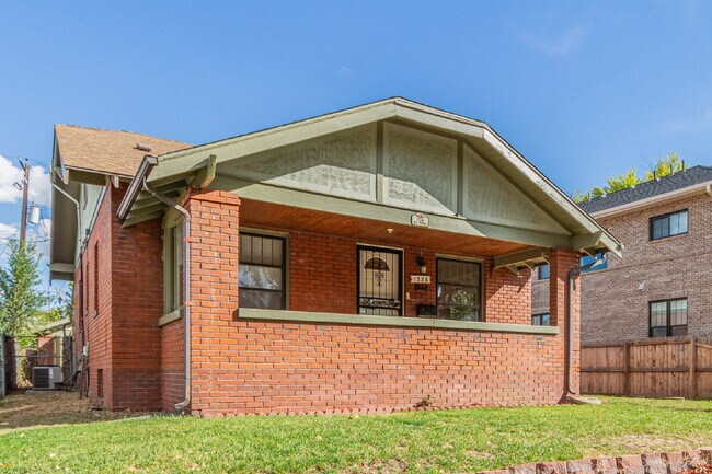 Building Photo - Great two bed two bath bungalow for rent i...
