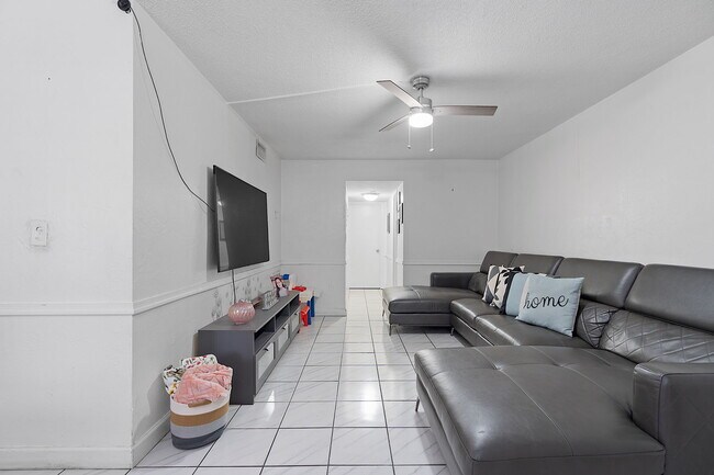 Building Photo - 6620 W 2nd Ct