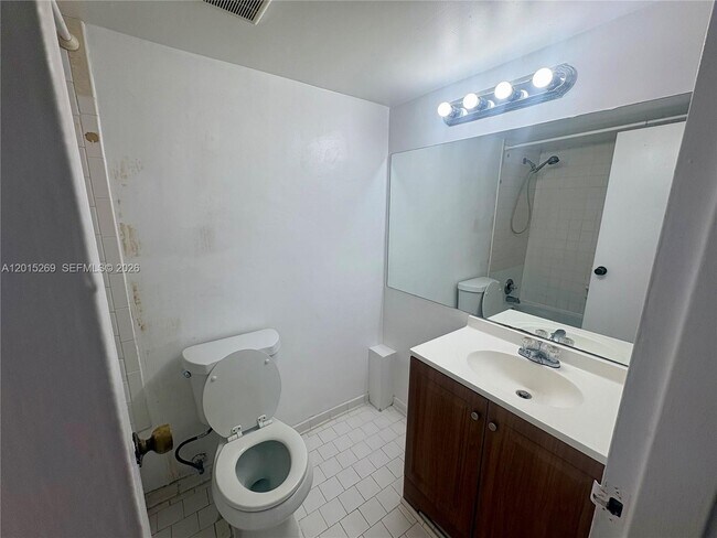 Building Photo - 4304 NW 9th Ave