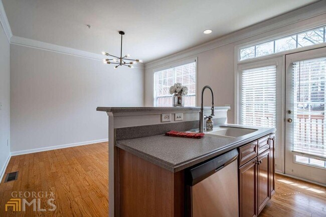 Building Photo - 1732 Highlands View Dr