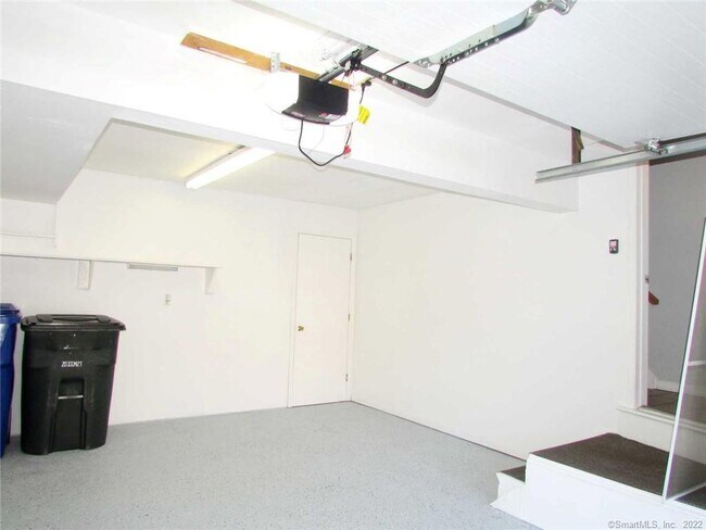 Building Photo - 1229 Winsted Rd