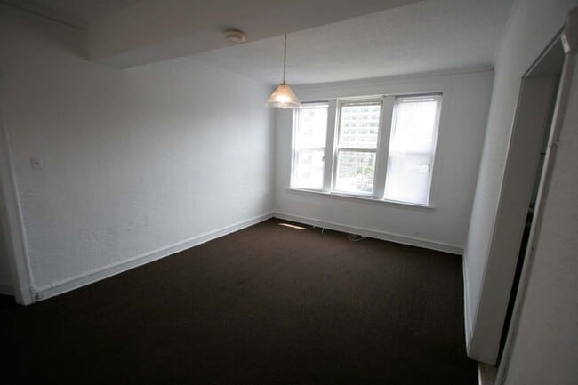 Floorplan - 925 East 46th Street