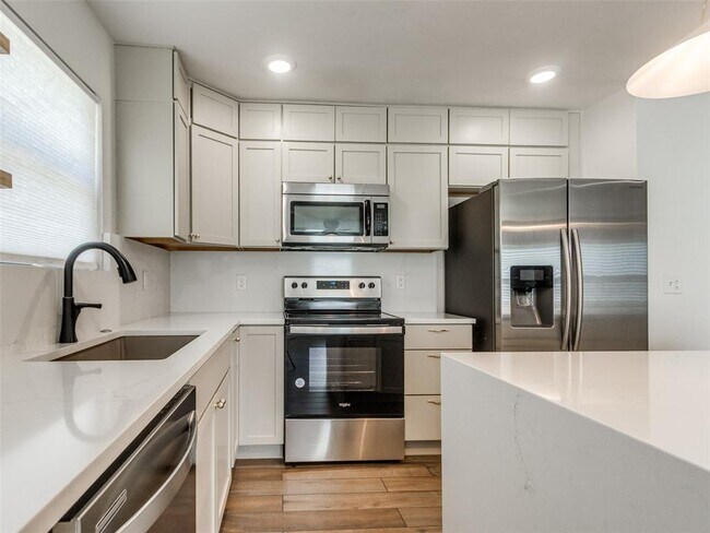 Building Photo - 4101 N Hammond Ave