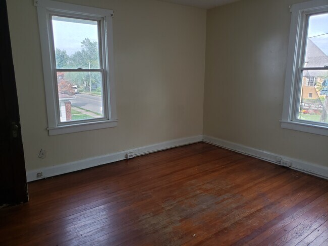 Building Photo - 702 Stambaugh Ave