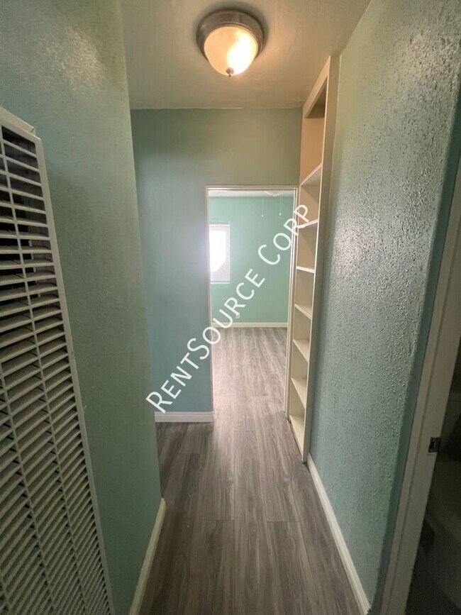 Building Photo - 808 Arville Ave