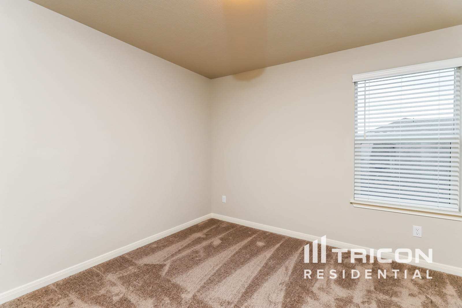 Building Photo - 13520 Paxton Blvd