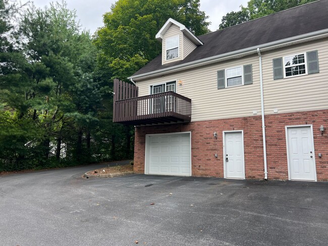 Primary Photo - Beautiful 2 bedroom Condo end unit with Ga...