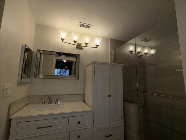 Building Photo - 550 Cranes Way