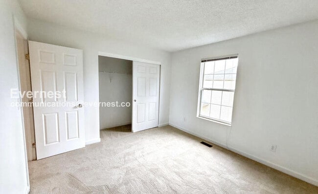 Building Photo - Spacious Condo with Modern Amenities and Garage Parking