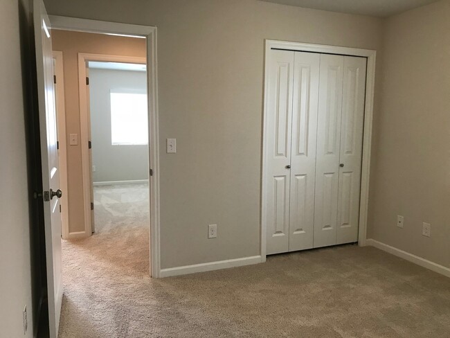 Building Photo - BRAND NEW HOME! Within 5 Minutes of Three ...