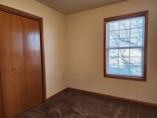 Building Photo - 3076 Selkirk Dr
