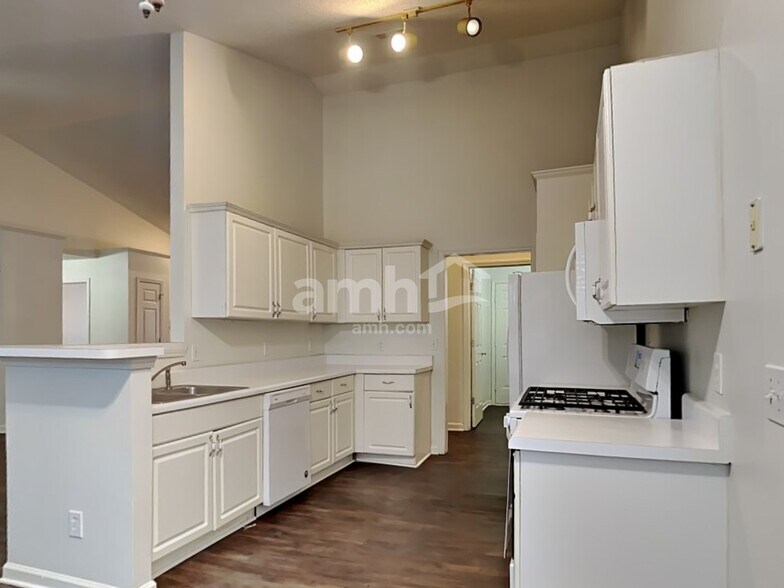 Building Photo - 41 Stallion Run