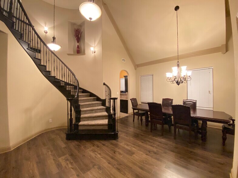 Building Photo - 2752 Waters Edge Dr