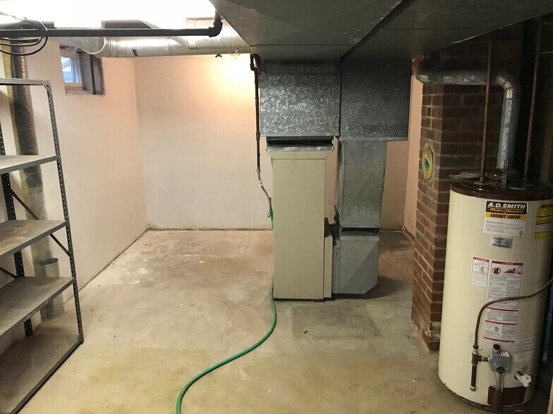 Utilities and storage - 404 21st St SW