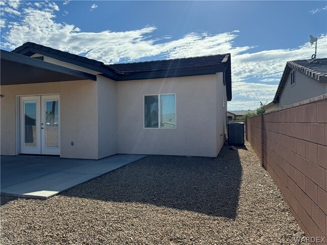 Building Photo - 5079 S Jacaranda Pl