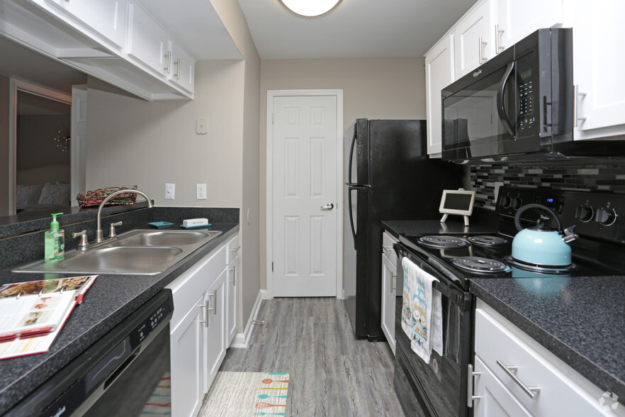 2BR,2BA_863 SF - The Ansley