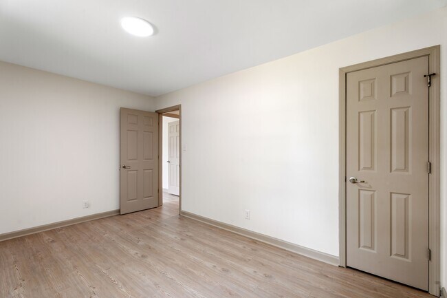 Building Photo - 404 S Audubon Ave