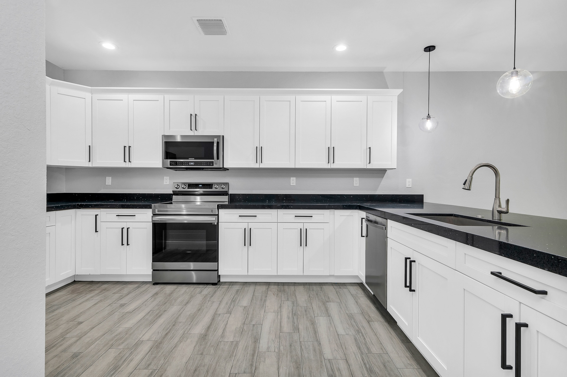 Building Photo - 1515 SW 27th Ct