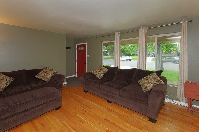 Building Photo - 1430 S Eaton Ct