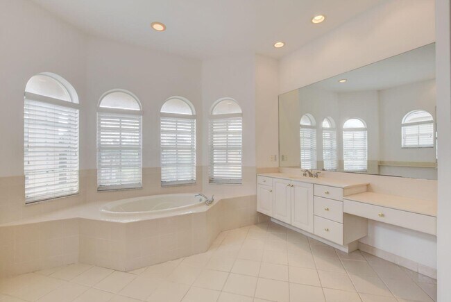 Building Photo - 7553 Greenville Cir