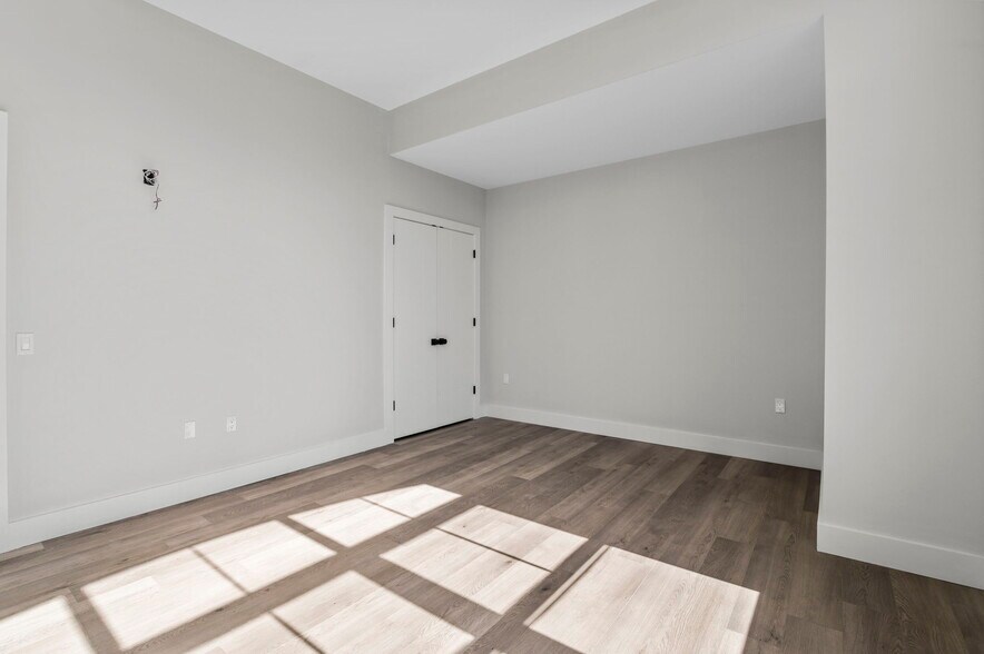Building Photo - 2021 Jones Rd