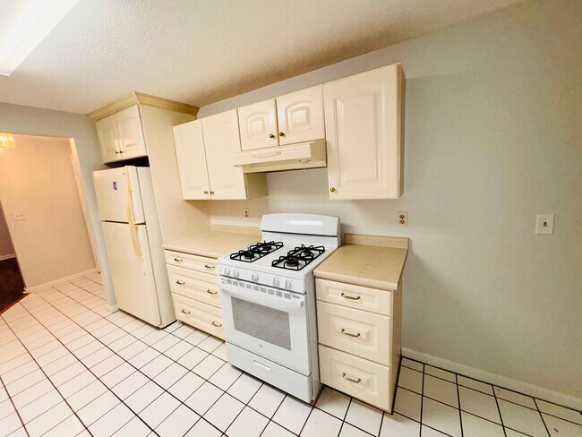 Building Photo - 255 North Rd