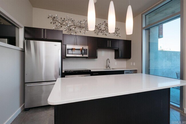 Building Photo - 315 S Rock St