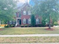 Building Photo - Outstanding Five Bedroom Three Full Bathro...