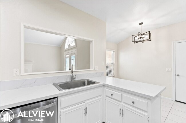 Building Photo - Charming San Juan Capistrano Home with Garage & Modern Amenities